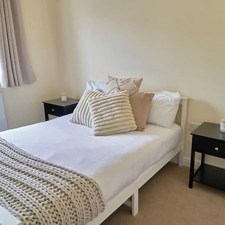 Stunning Luxury 2 Bed Apartment With En-Suite In Wokingham City Centre Экстерьер фото
