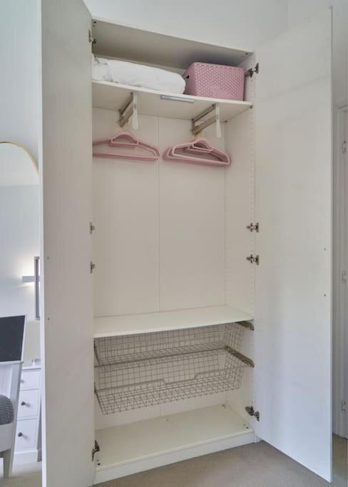 Stunning Luxury 2 Bed Apartment With En-Suite In Wokingham City Centre Экстерьер фото