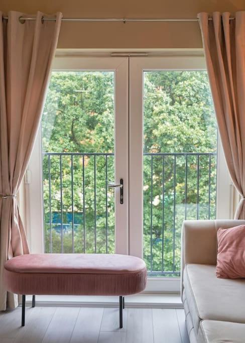 Stunning Luxury 2 Bed Apartment With En-Suite In Wokingham City Centre Экстерьер фото