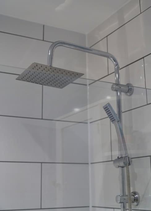 Stunning Luxury 2 Bed Apartment With En-Suite In Wokingham City Centre Экстерьер фото