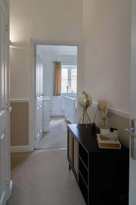 Stunning Luxury 2 Bed Apartment With En-Suite In Wokingham City Centre Экстерьер фото